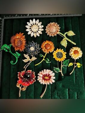 Lot of 9 Vtg Style SUNFLOWER Brooches Pins Rhinestone Enamel Metal